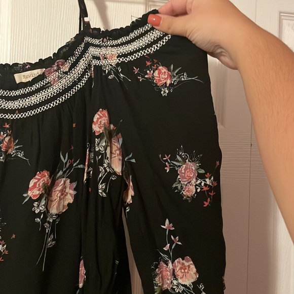 Black floral open shouldered top - Picture 2 of 5